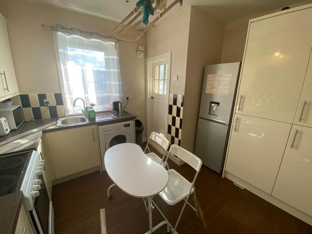 Lovely Private Room In Sandilands Dr Ab24 Aberdeen Exterior photo
